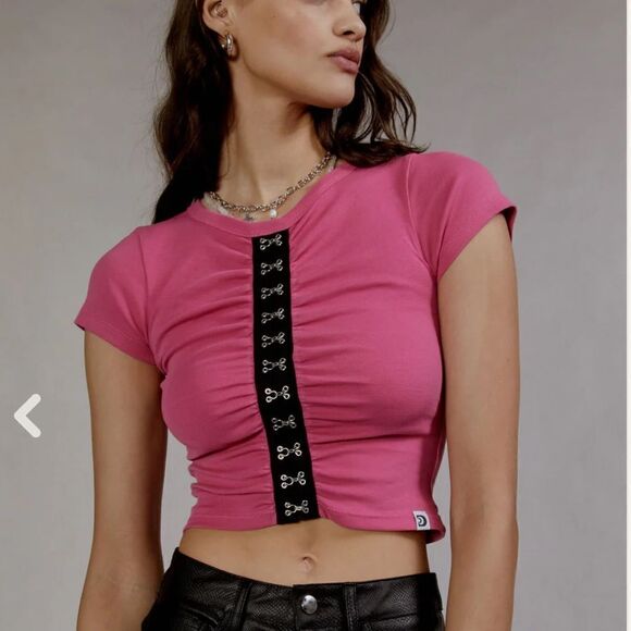 Daydreamer Hook and Eye Tee in Pink - Picture 4 of 7